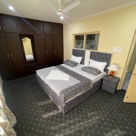 Khwaab Gah By The Khayabaan-Homestay Apartments Fully Furnished With Functional Kitchen, Wifi & Parking In City Centre Srinagar  Luaran gambar