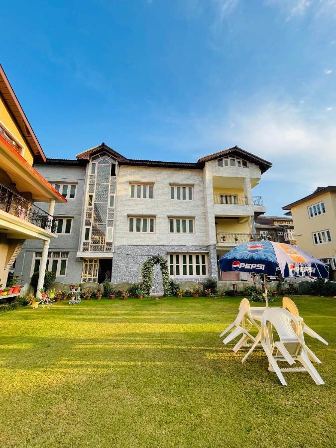 Khwaab Gah By The Khayabaan-Homestay Apartments Fully Furnished With Functional Kitchen, Wifi & Parking In City Centre Srinagar  Luaran gambar