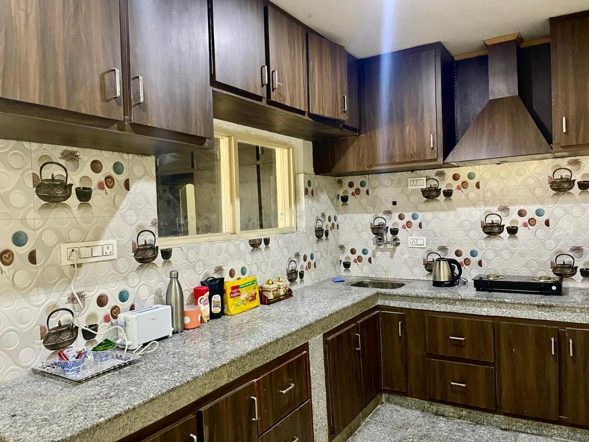 Khwaab Gah By The Khayabaan-Homestay Apartments Fully Furnished With Functional Kitchen, Wifi & Parking In City Centre Srinagar  Luaran gambar