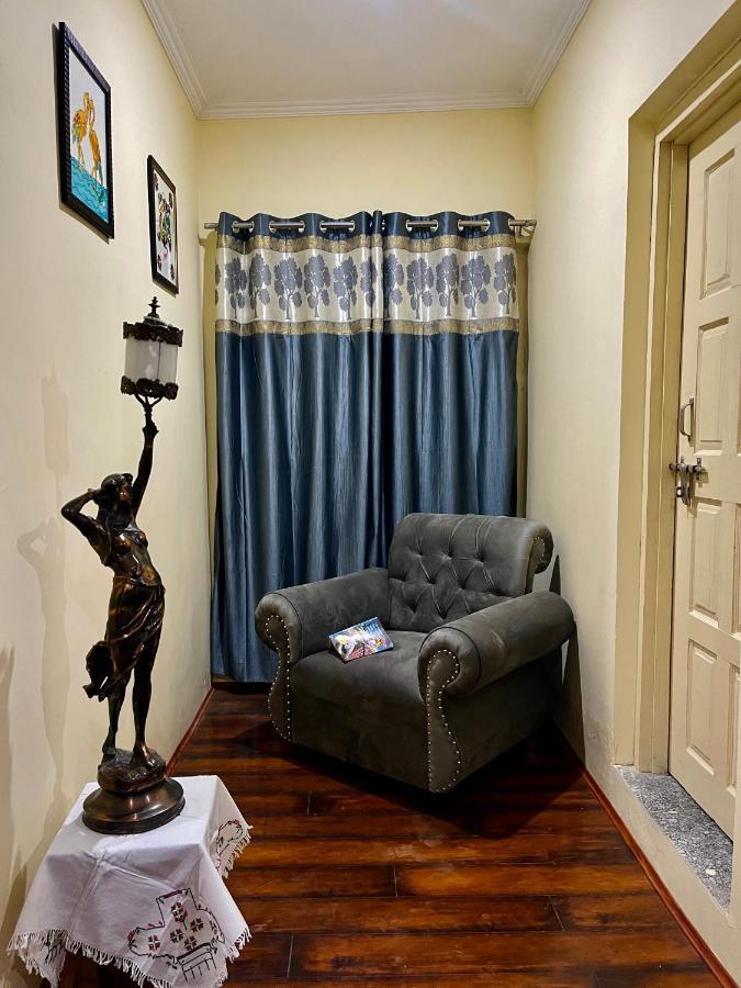 Khwaab Gah By The Khayabaan-Homestay Apartments Fully Furnished With Functional Kitchen, Wifi & Parking In City Centre Srinagar  Luaran gambar