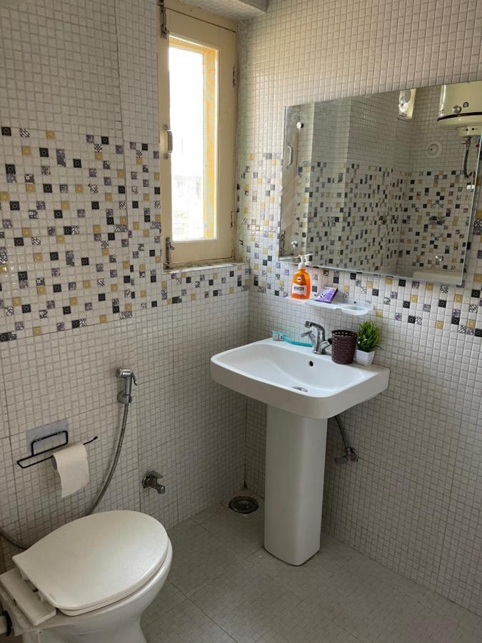 Khwaab Gah By The Khayabaan-Homestay Apartments Fully Furnished With Functional Kitchen, Wifi & Parking In City Centre Srinagar  Bilik gambar