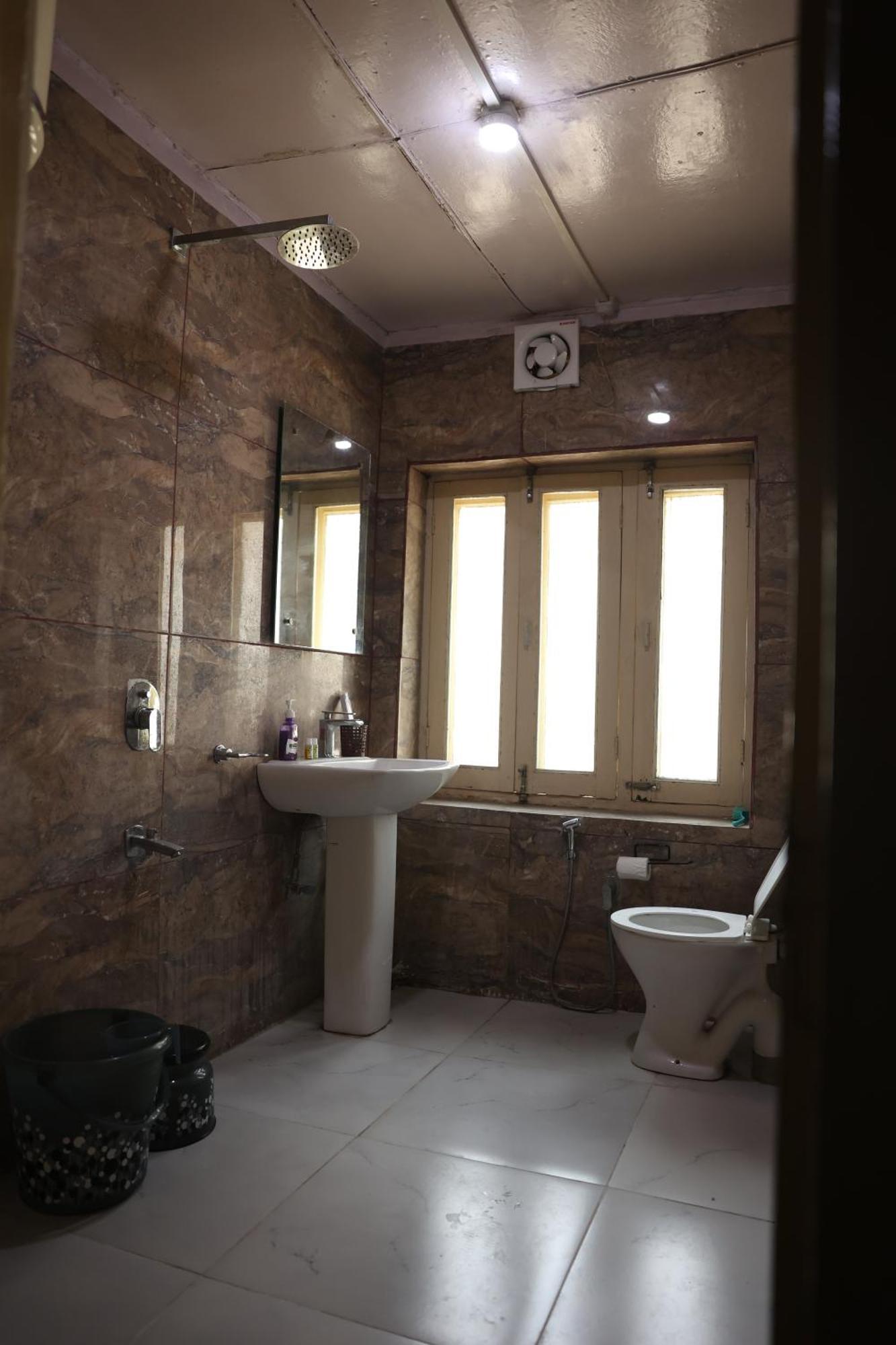 Khwaab Gah By The Khayabaan-Homestay Apartments Fully Furnished With Functional Kitchen, Wifi & Parking In City Centre Srinagar  Luaran gambar