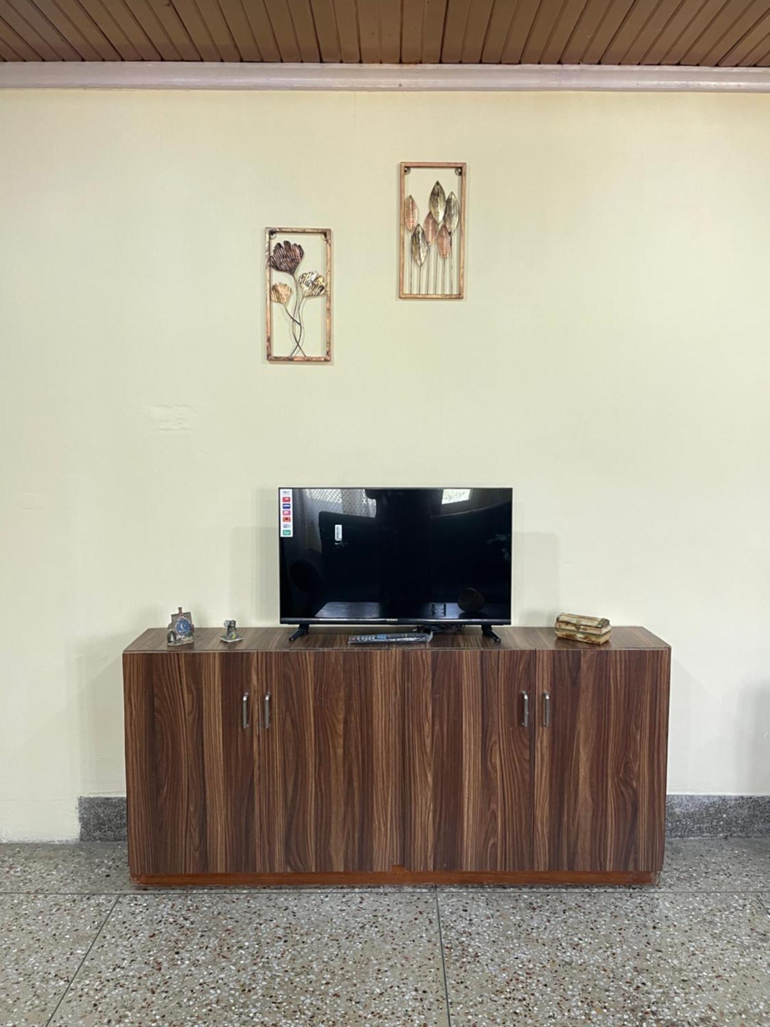 Khwaab Gah By The Khayabaan-Homestay Apartments Fully Furnished With Functional Kitchen, Wifi & Parking In City Centre Srinagar  Luaran gambar