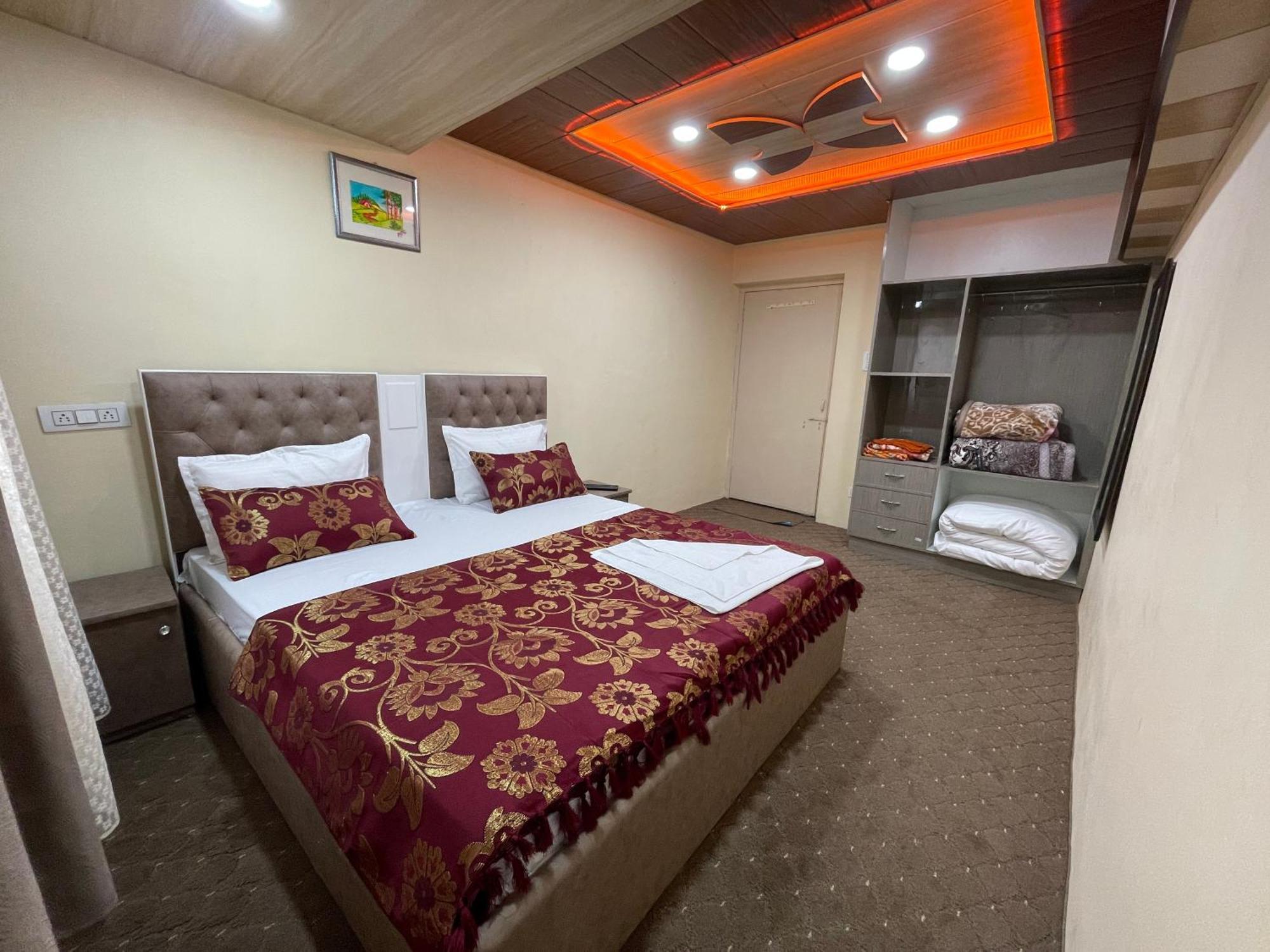 Khwaab Gah By The Khayabaan-Homestay Apartments Fully Furnished With Functional Kitchen, Wifi & Parking In City Centre Srinagar  Luaran gambar