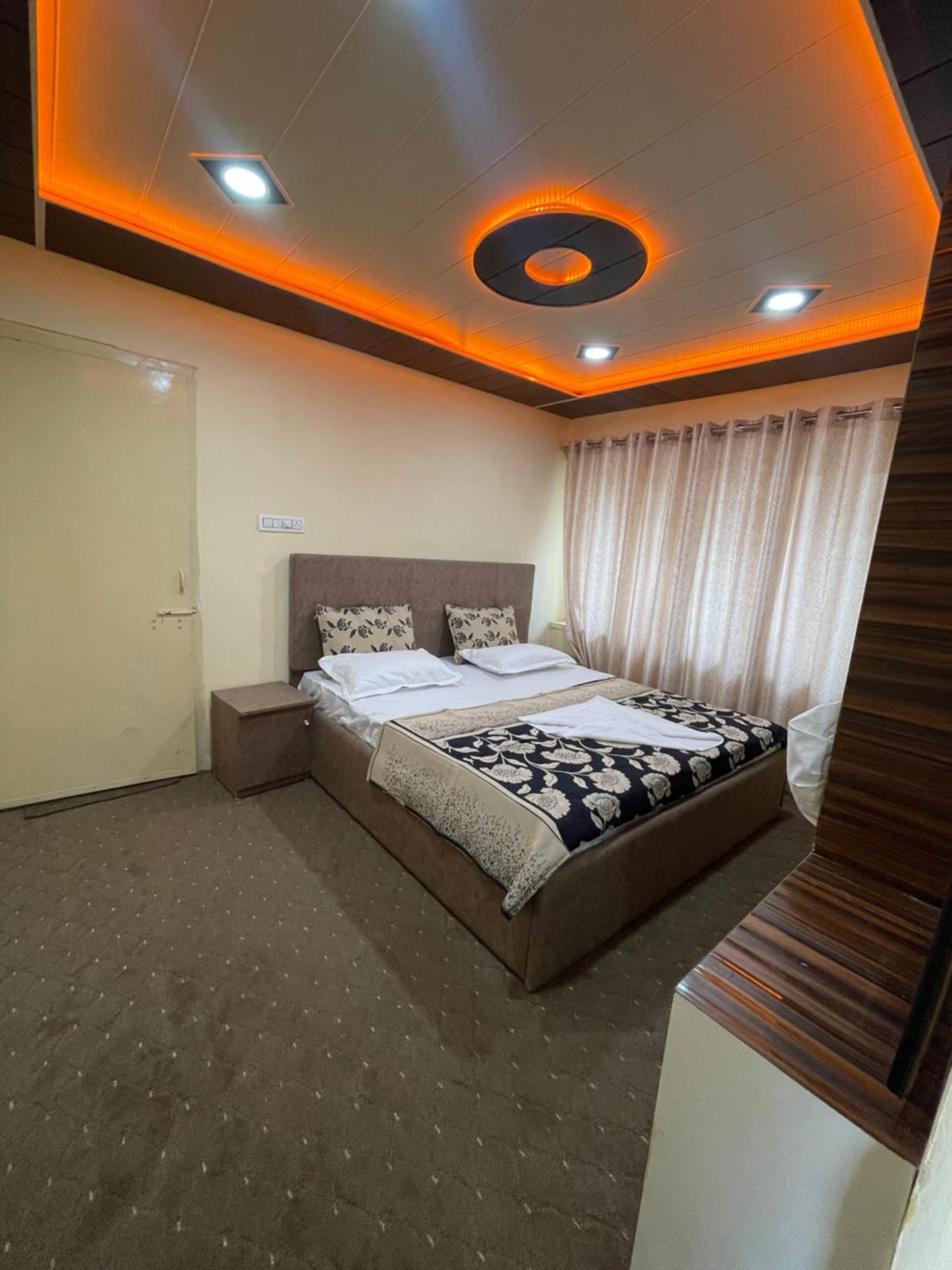 Khwaab Gah By The Khayabaan-Homestay Apartments Fully Furnished With Functional Kitchen, Wifi & Parking In City Centre Srinagar  Luaran gambar