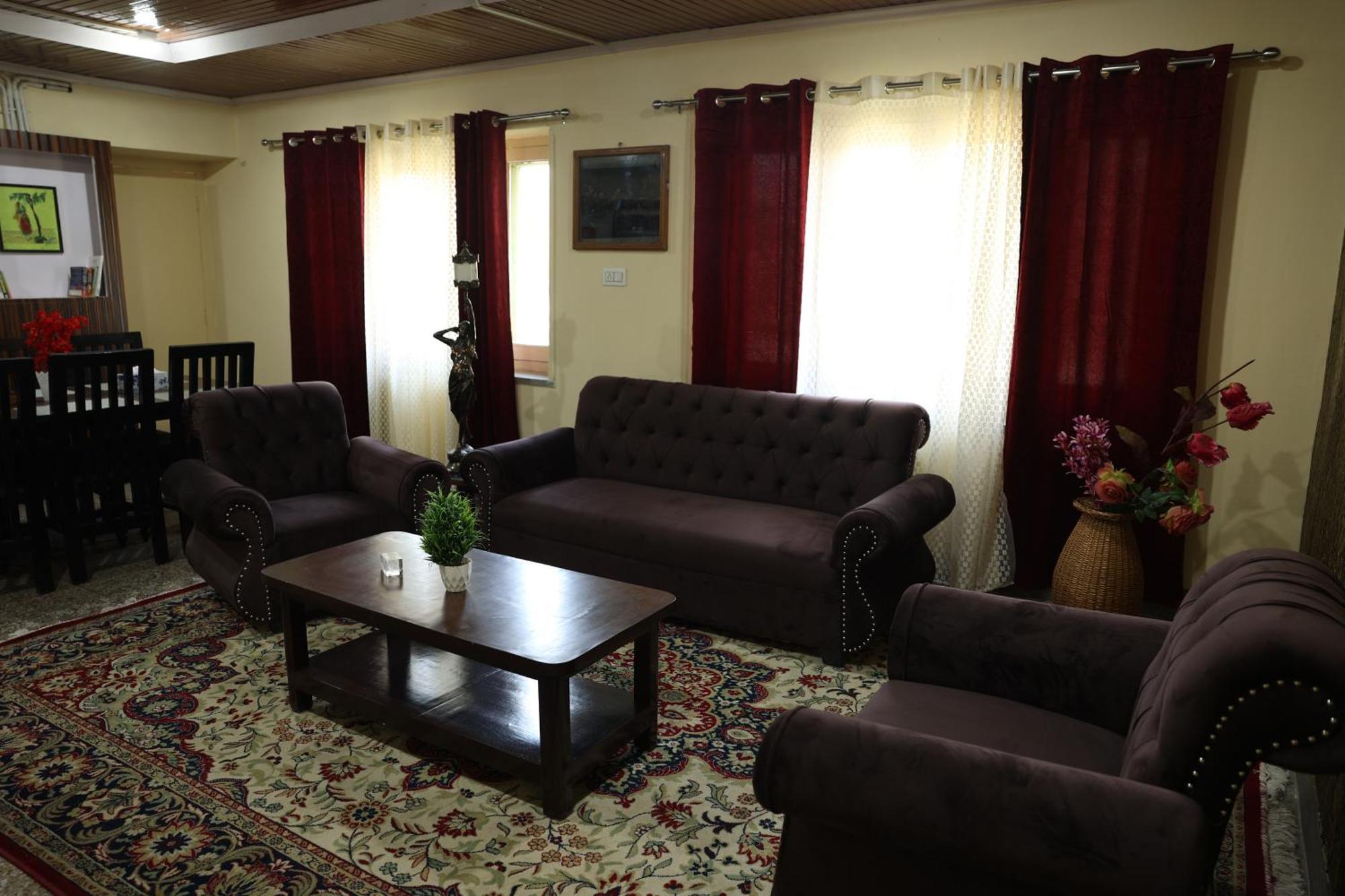 Khwaab Gah By The Khayabaan-Homestay Apartments Fully Furnished With Functional Kitchen, Wifi & Parking In City Centre Srinagar  Luaran gambar