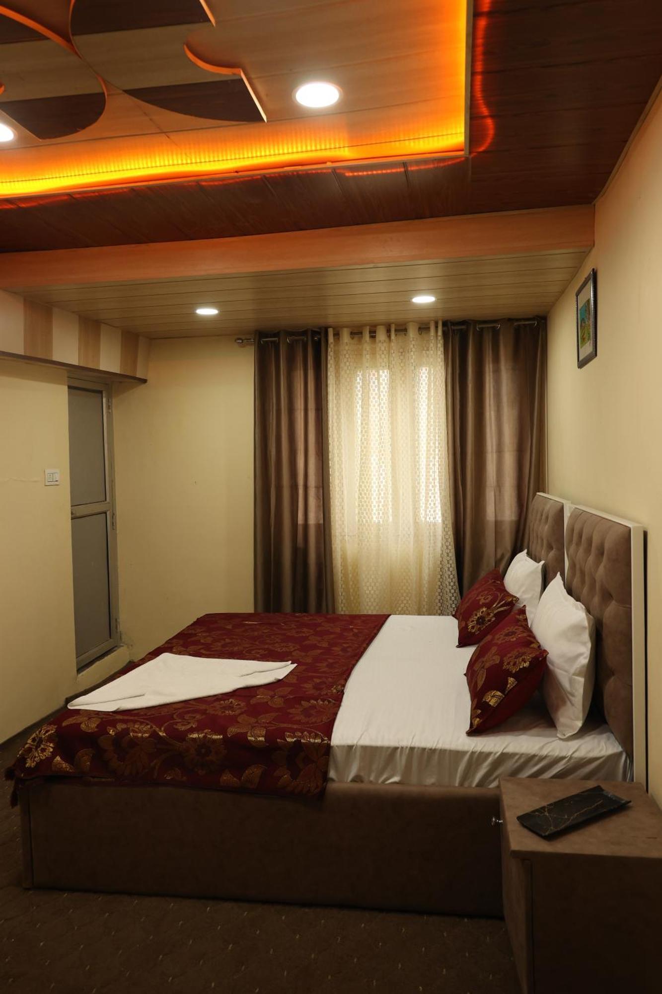 Khwaab Gah By The Khayabaan-Homestay Apartments Fully Furnished With Functional Kitchen, Wifi & Parking In City Centre Srinagar  Luaran gambar