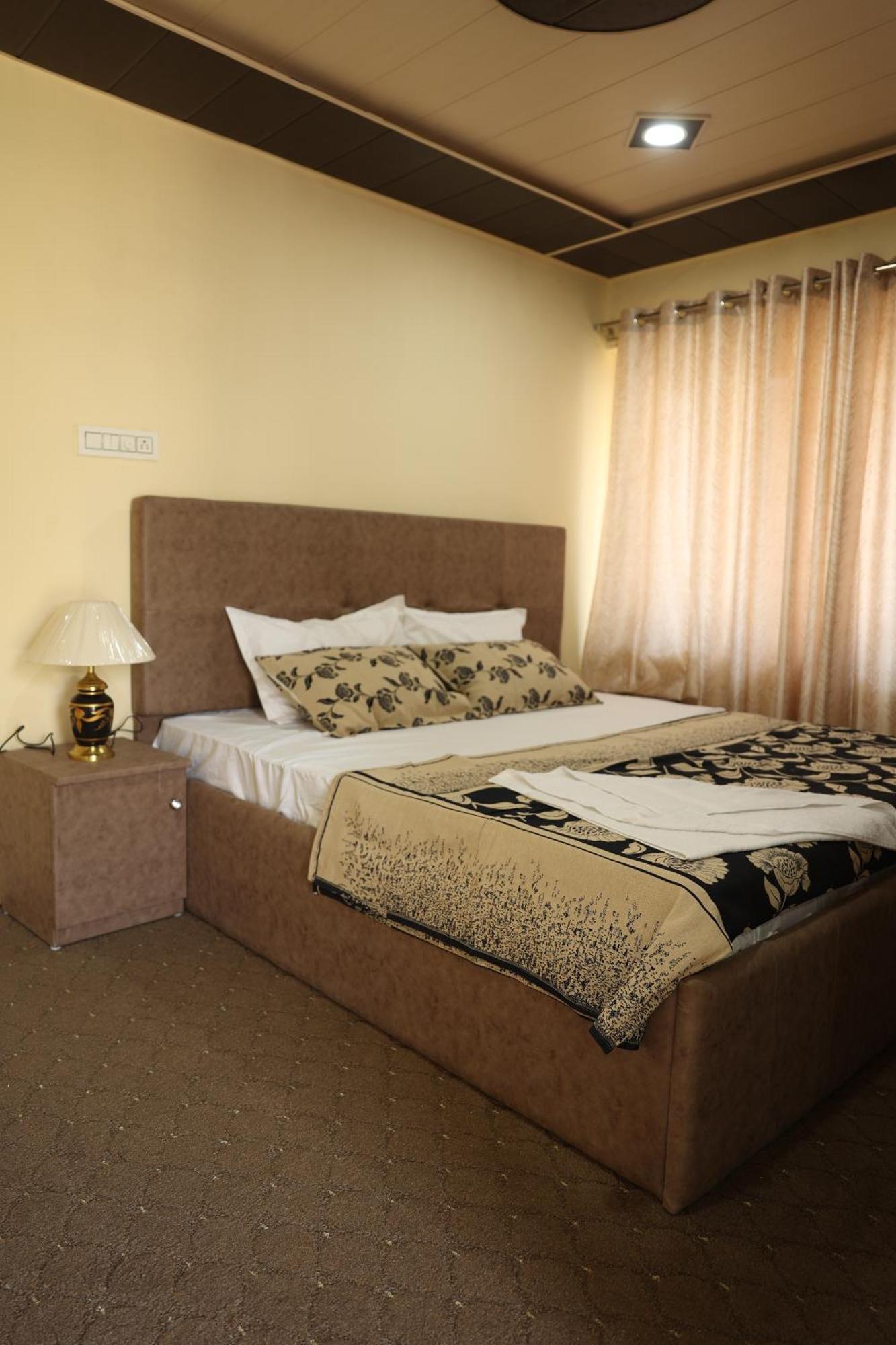 Khwaab Gah By The Khayabaan-Homestay Apartments Fully Furnished With Functional Kitchen, Wifi & Parking In City Centre Srinagar  Luaran gambar