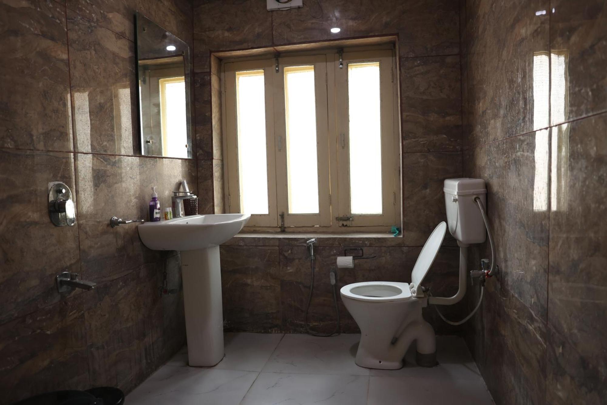 Khwaab Gah By The Khayabaan-Homestay Apartments Fully Furnished With Functional Kitchen, Wifi & Parking In City Centre Srinagar  Luaran gambar