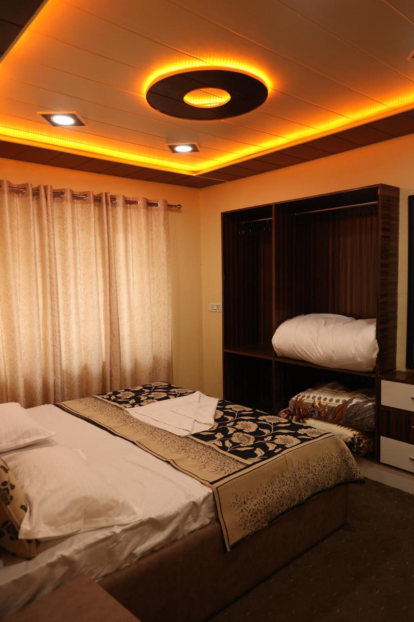 Khwaab Gah By The Khayabaan-Homestay Apartments Fully Furnished With Functional Kitchen, Wifi & Parking In City Centre Srinagar  Luaran gambar