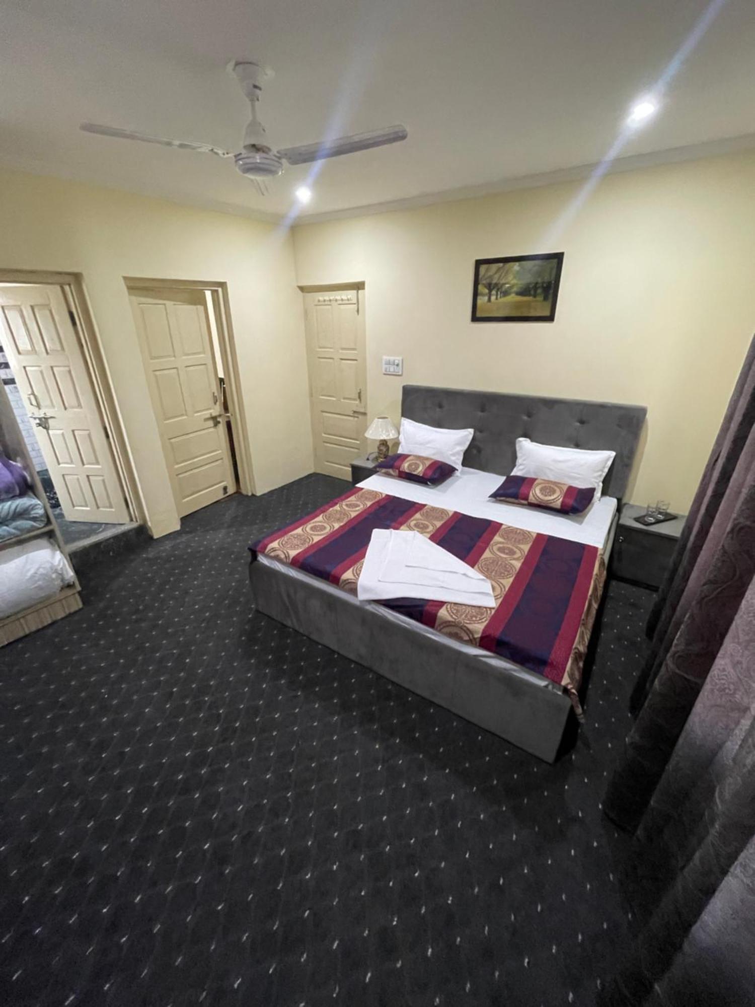 Khwaab Gah By The Khayabaan-Homestay Apartments Fully Furnished With Functional Kitchen, Wifi & Parking In City Centre Srinagar  Luaran gambar