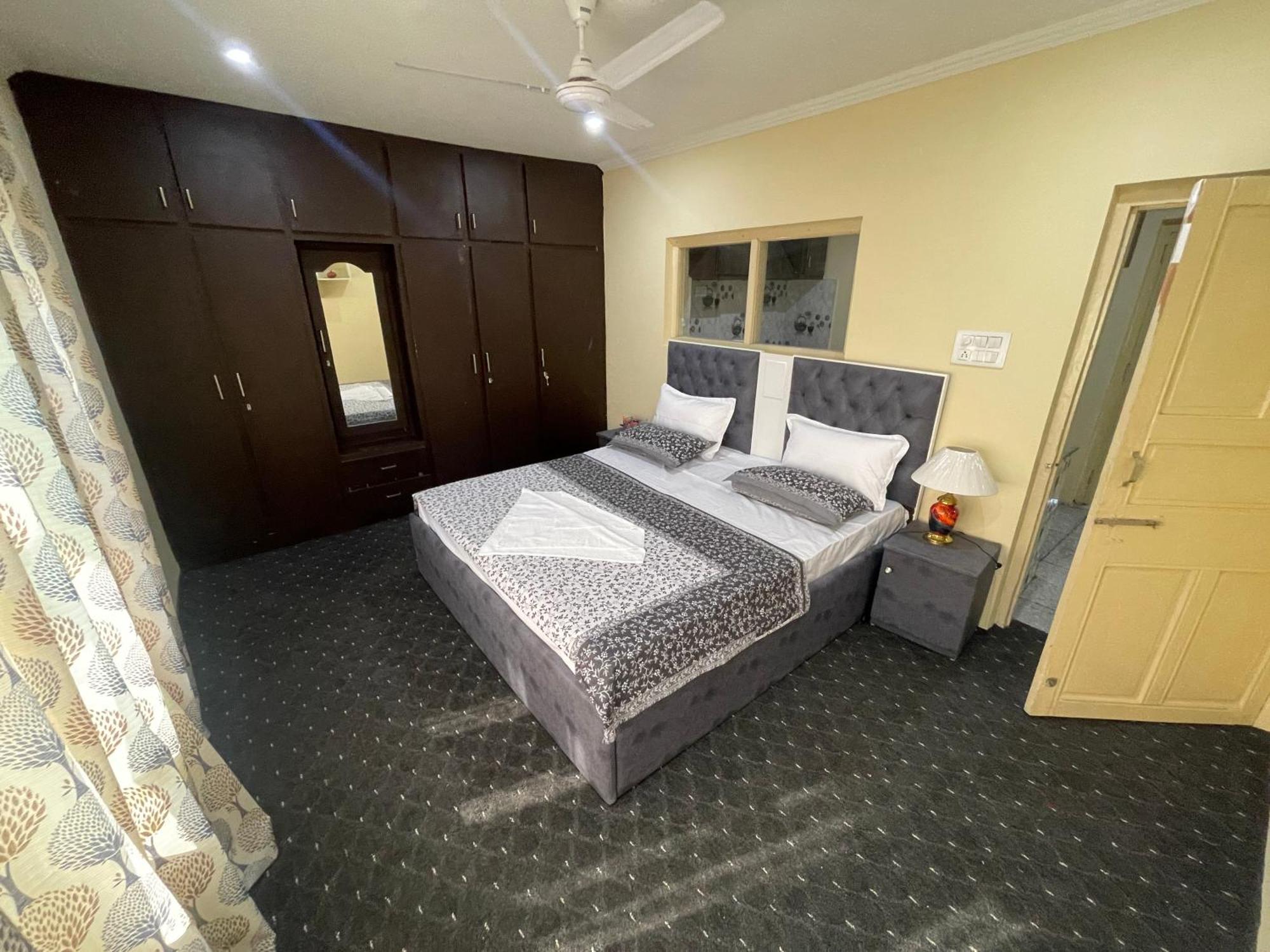 Khwaab Gah By The Khayabaan-Homestay Apartments Fully Furnished With Functional Kitchen, Wifi & Parking In City Centre Srinagar  Luaran gambar