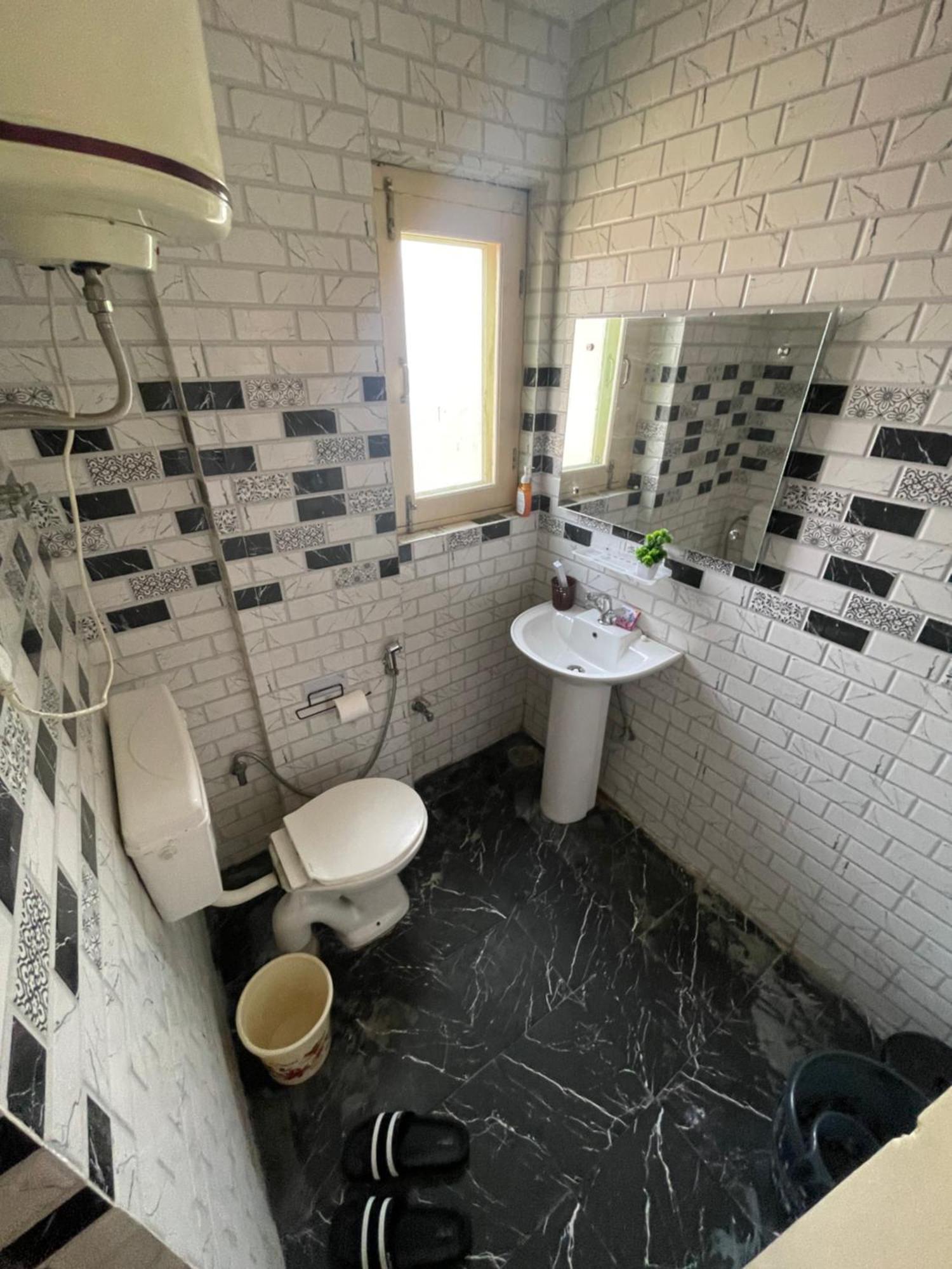 Khwaab Gah By The Khayabaan-Homestay Apartments Fully Furnished With Functional Kitchen, Wifi & Parking In City Centre Srinagar  Luaran gambar