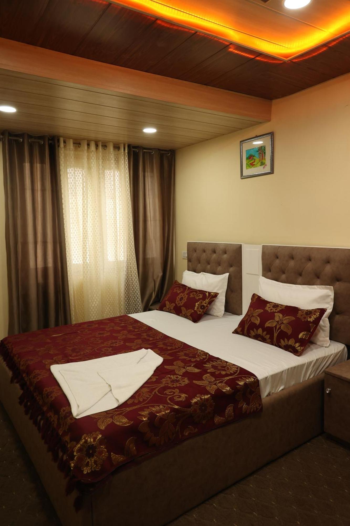 Khwaab Gah By The Khayabaan-Homestay Apartments Fully Furnished With Functional Kitchen, Wifi & Parking In City Centre Srinagar  Luaran gambar