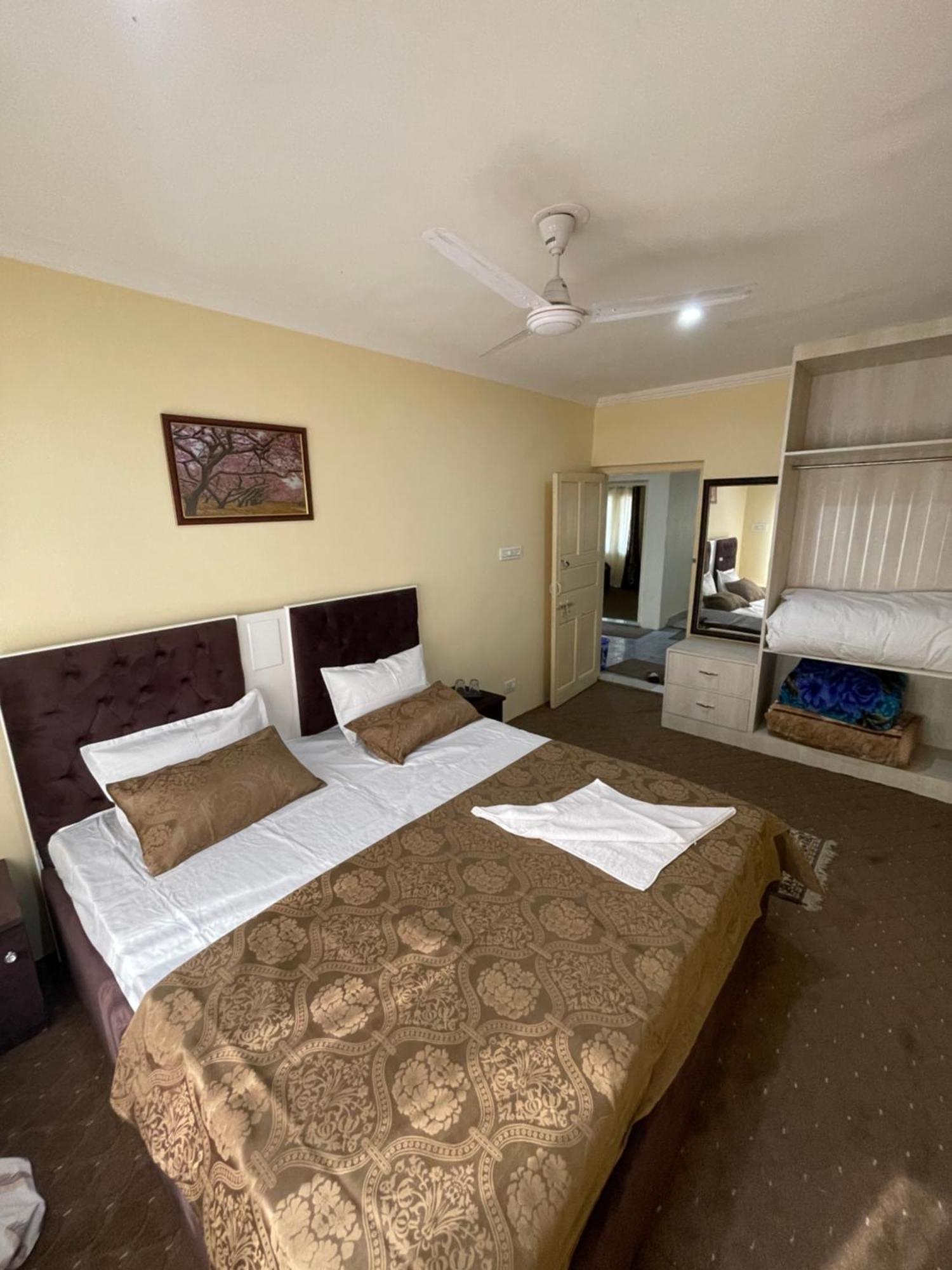 Khwaab Gah By The Khayabaan-Homestay Apartments Fully Furnished With Functional Kitchen, Wifi & Parking In City Centre Srinagar  Luaran gambar